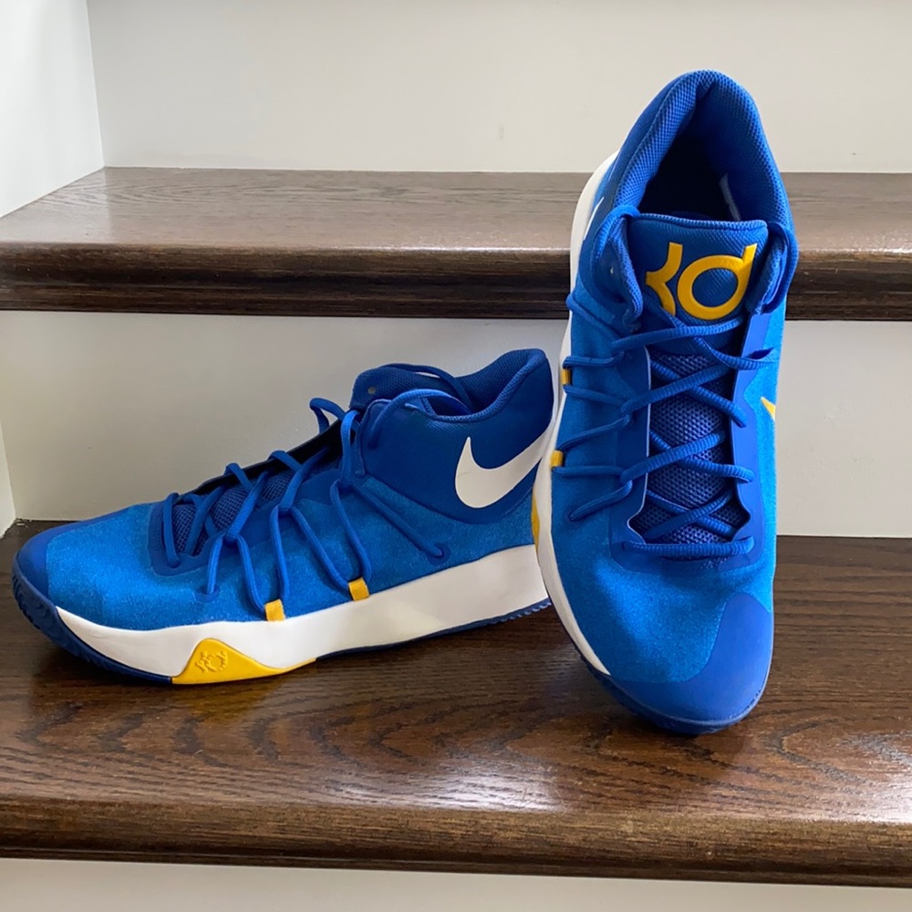 Men’s basketball shoes